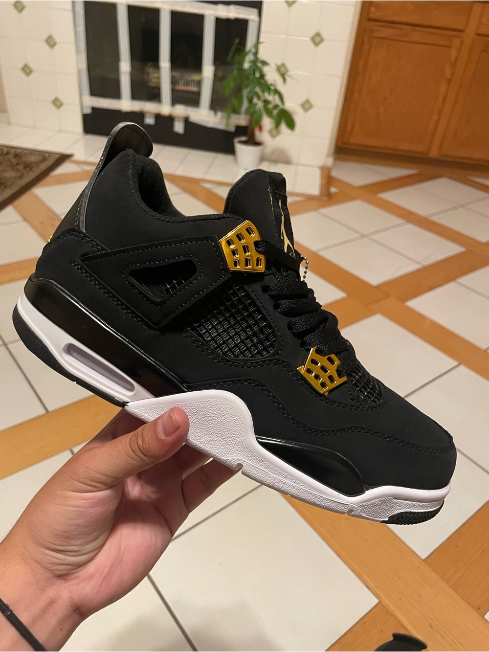 Jordan4 royalty Men’s Retro Sneakers (no box) size 9.5 M